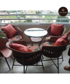 Cadeiras estofadas do Conjunto Primor em fibra sintética para área externa