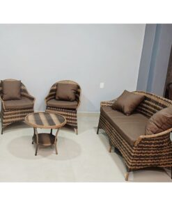 Conjunto Esplendor em fibra sintética com sofá 2 lugares, cadeiras e mesa de centro da Iguatu Móveis