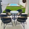 Conjunto Primor em fibra sintética com 4 cadeiras estofadas e mesa de centro com vidro da Iguatu Móveis