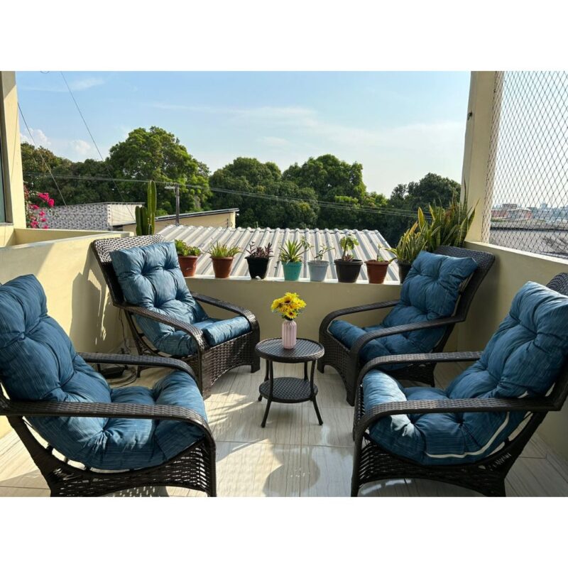 Conjunto de cadeira confortável com estofamento de fibra sintética em Manaus